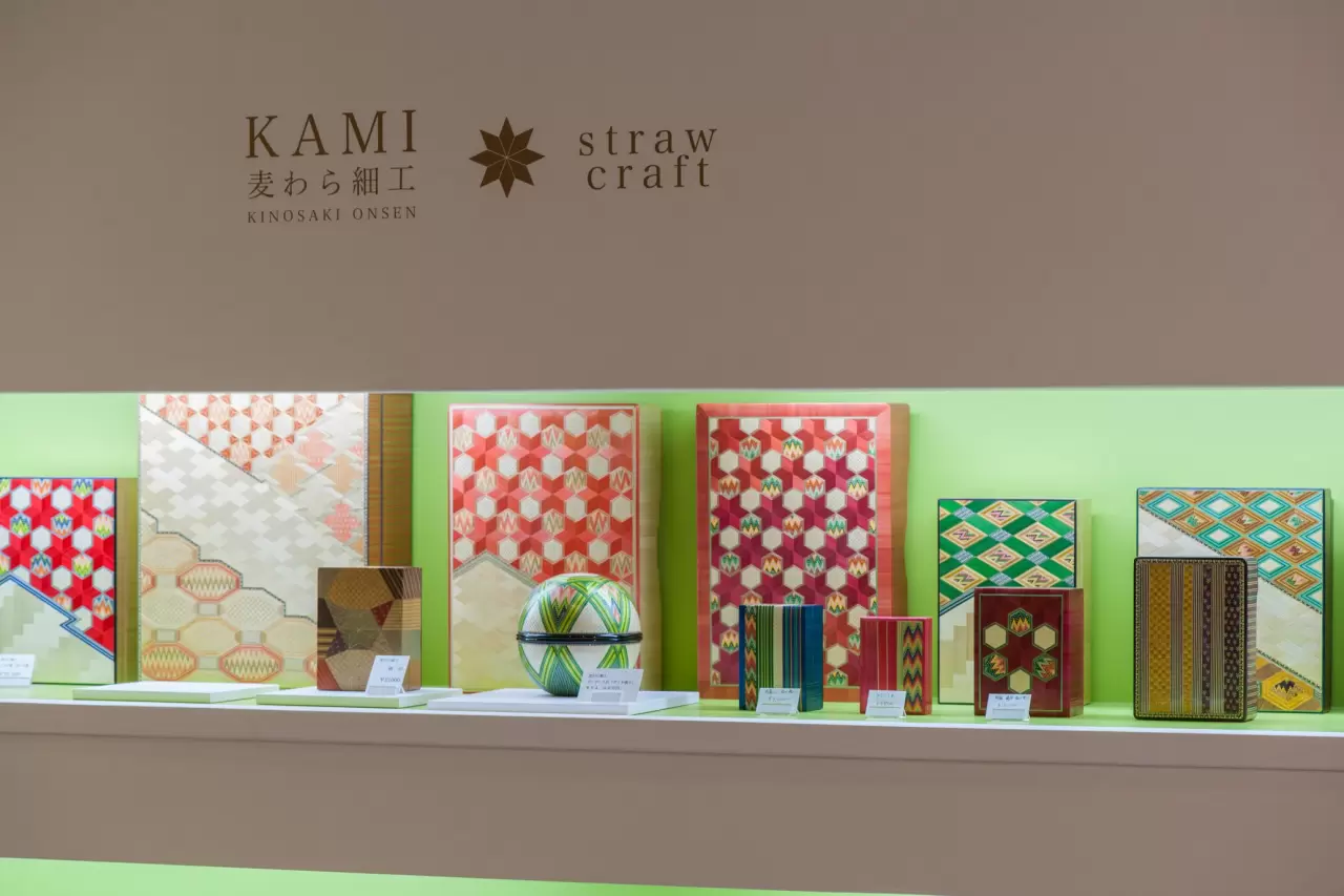 かみや民藝店　城崎　麦わら細工 ブローチ／城崎麦わら細工・かみや民藝店 | 日用品と雑貨の店 伝所鳩