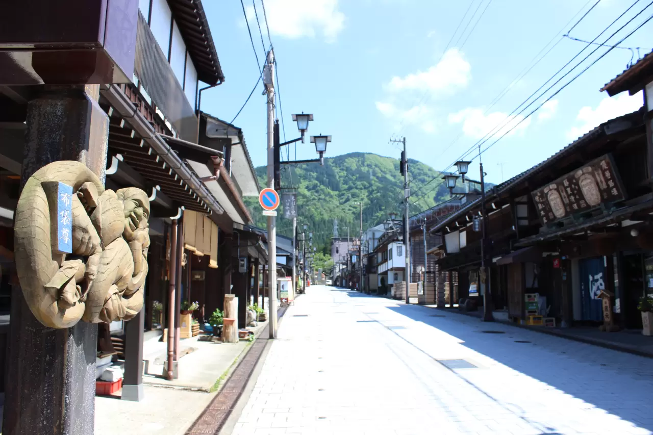 Yokamachidori Street - Access, Business Hours, Nearby Spots