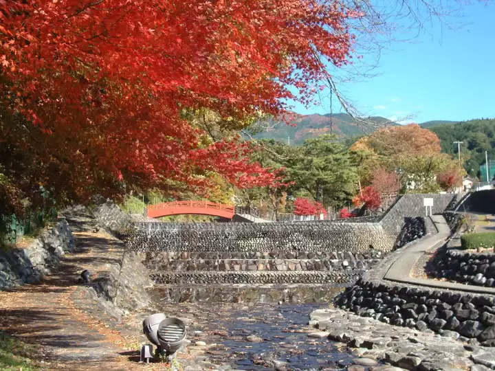 สวนอุโจ เมืองน้ำพุร้อน (Yu-no-Machi Ujō Park)